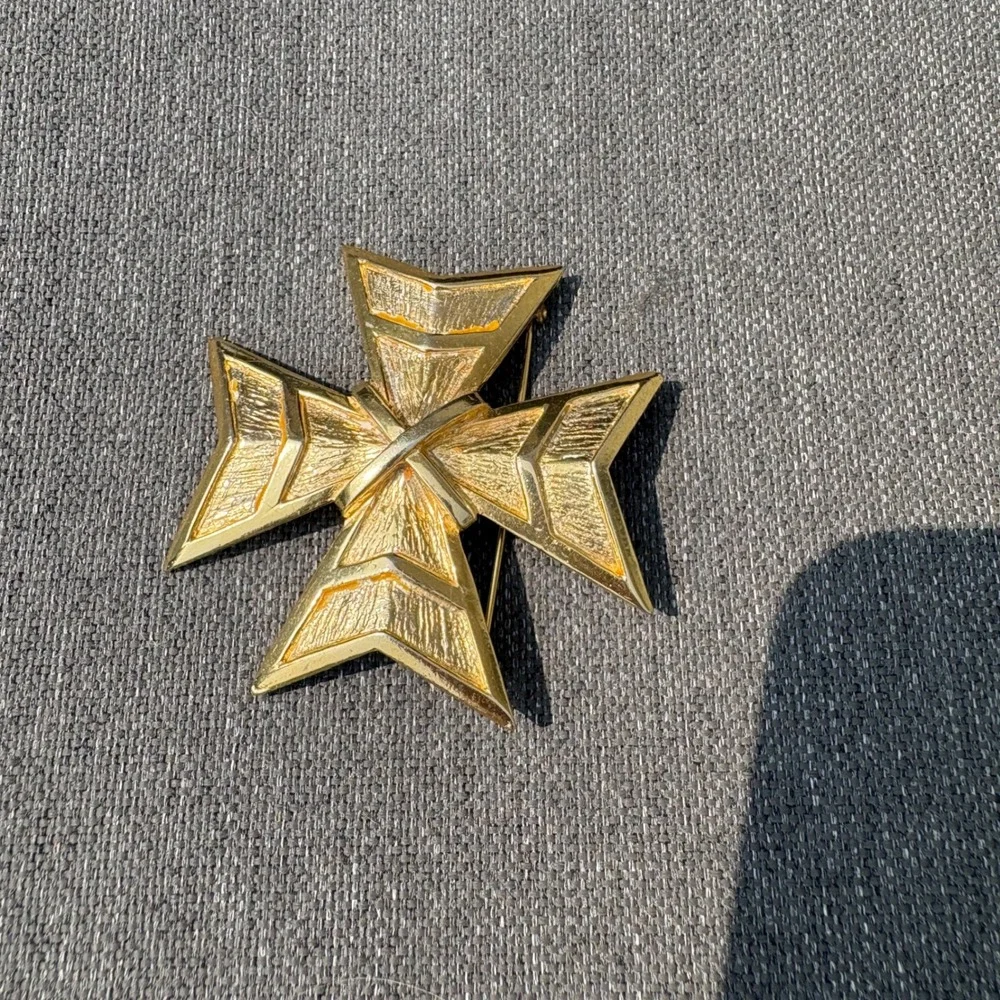 Vtg KJL‎ Kenneth Jay Lane Maltese Cross Brooch Pin 2.5